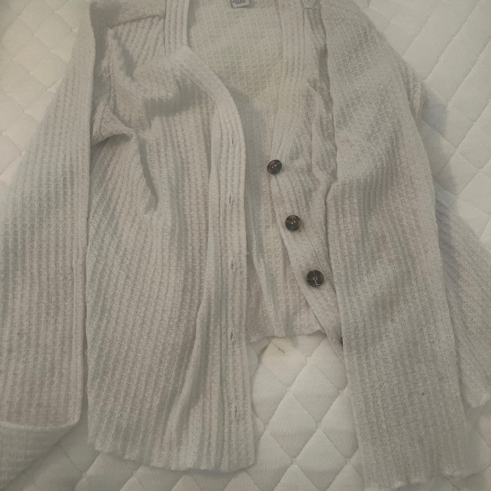 Harpers canyon cute buttoned sweater